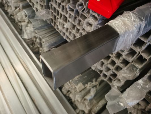 180 # Paslanmaz Çelik Kare Boru Cilalı Dekoratif 6mm JIS G3463