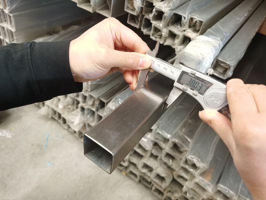ASTM A479 Fırçalanmış Paslanmaz Çelik Kare Boru Cilalı Parlak 0.6mm