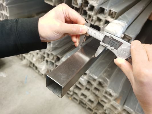 180 # Paslanmaz Çelik Kare Boru Cilalı Dekoratif 6mm JIS G3463