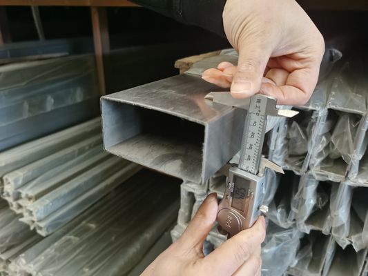 ASTM A479 Fırçalanmış Paslanmaz Çelik Kare Boru Cilalı Parlak 0.6mm